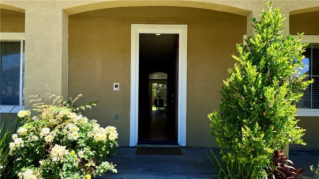 11958 Sunstone Court, Eastvale, California 91752 home-pic-3